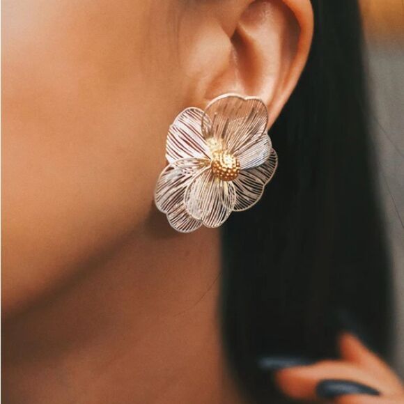 Elegant Silver and Gold Floral Earrings #1670 - Picture 1 of 4